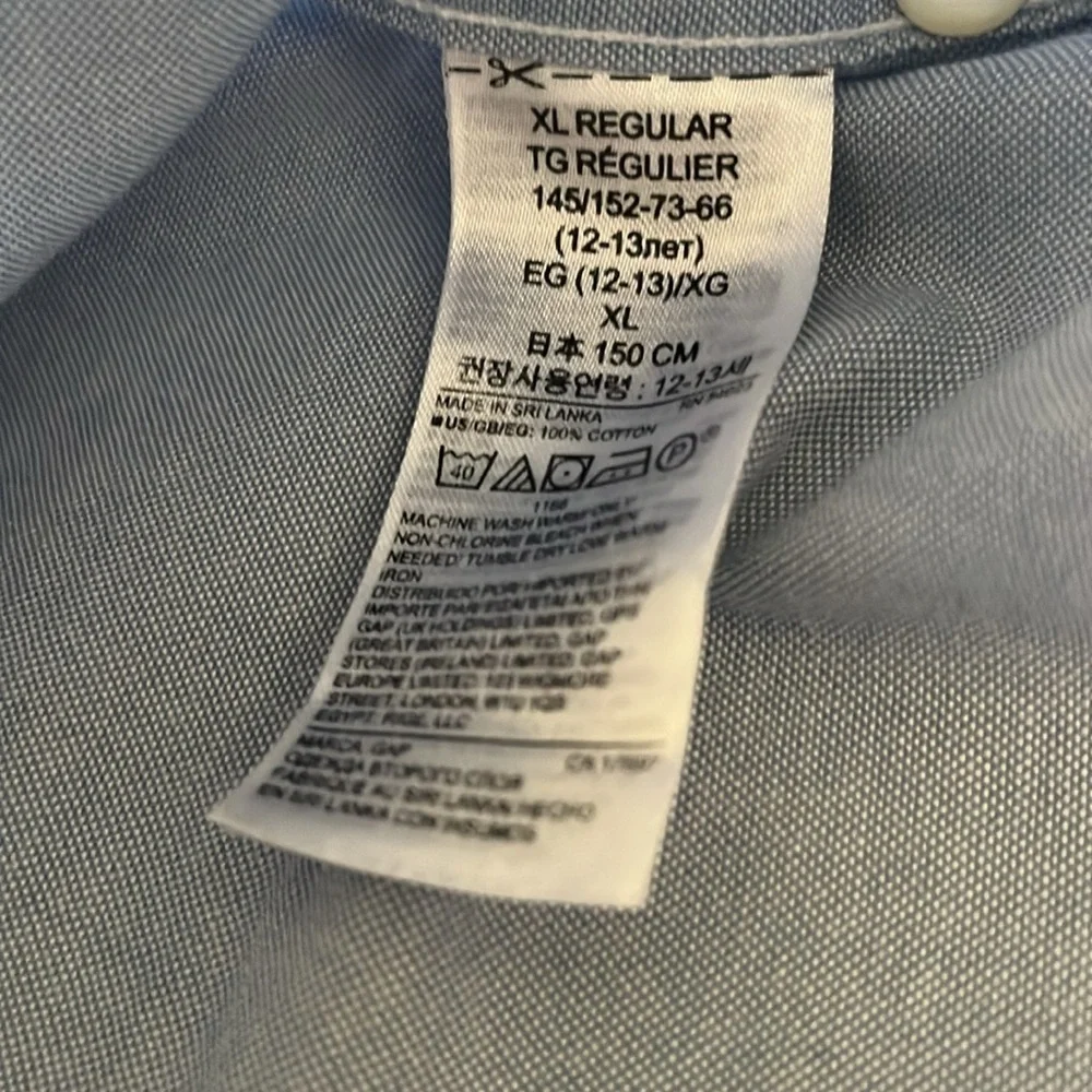 GAP - boys oxford shirt - long sleeve button down. Size XL (18)